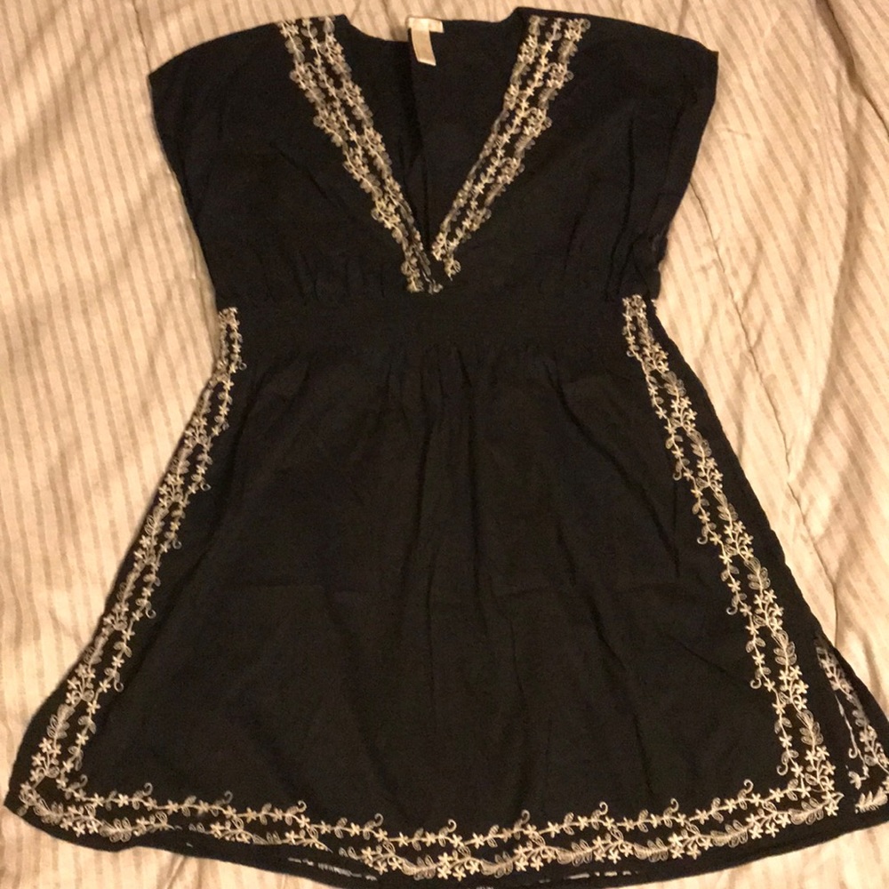 Super cute, embroidered hippy like shirt
